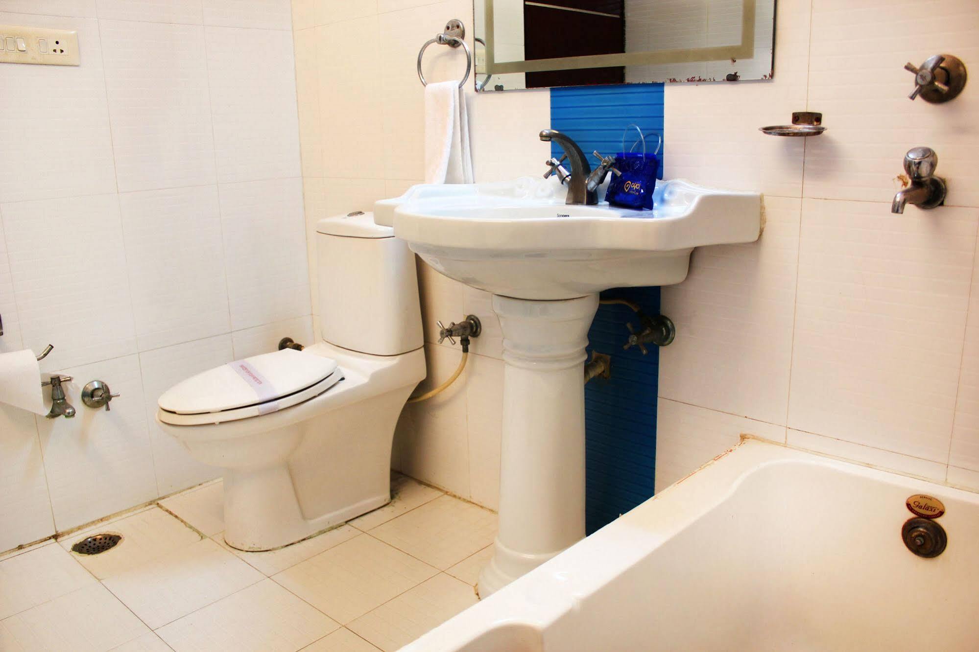 פארידבד Hotel Rajmandir מראה חיצוני תמונה