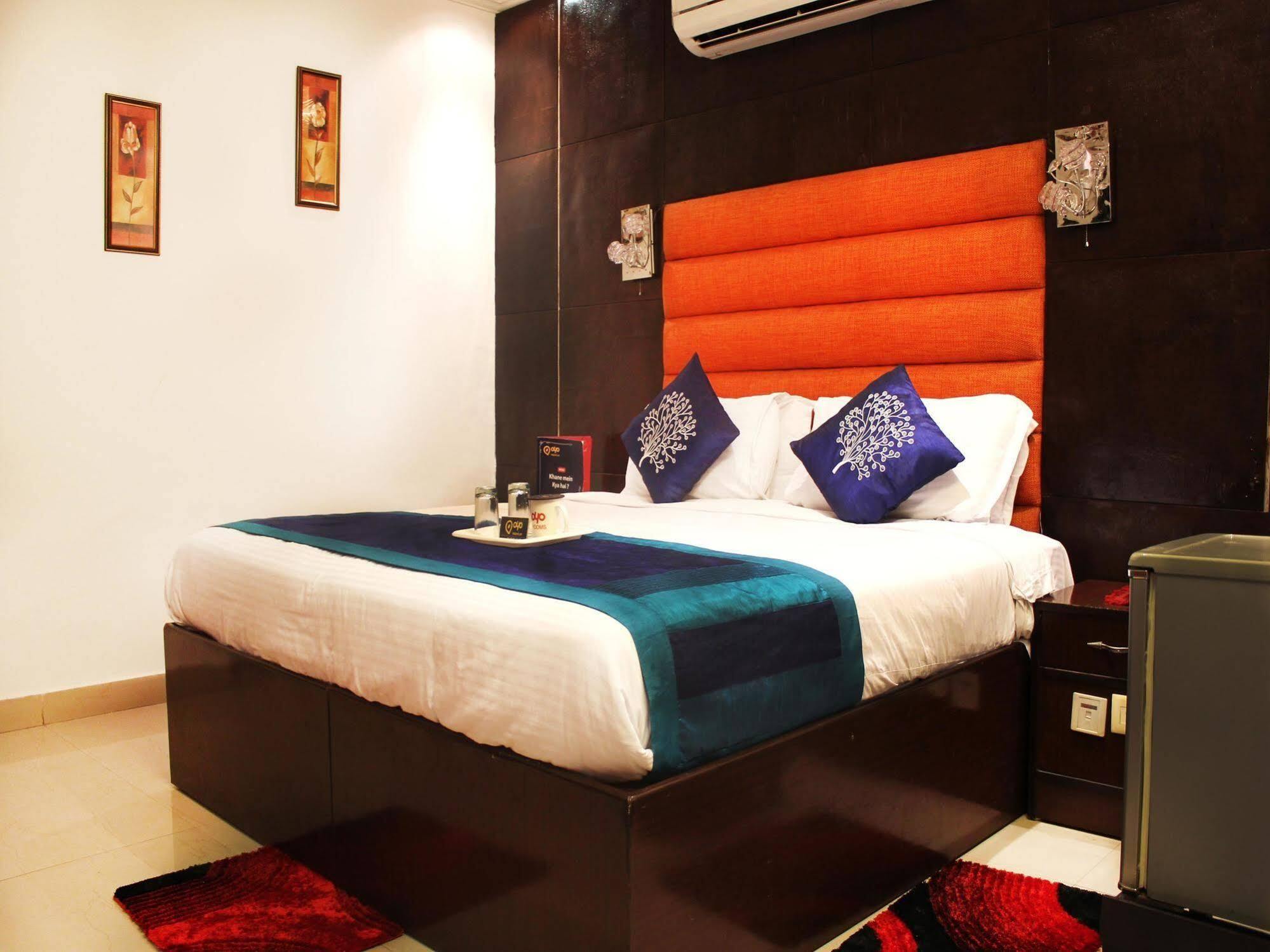 פארידבד Hotel Rajmandir מראה חיצוני תמונה