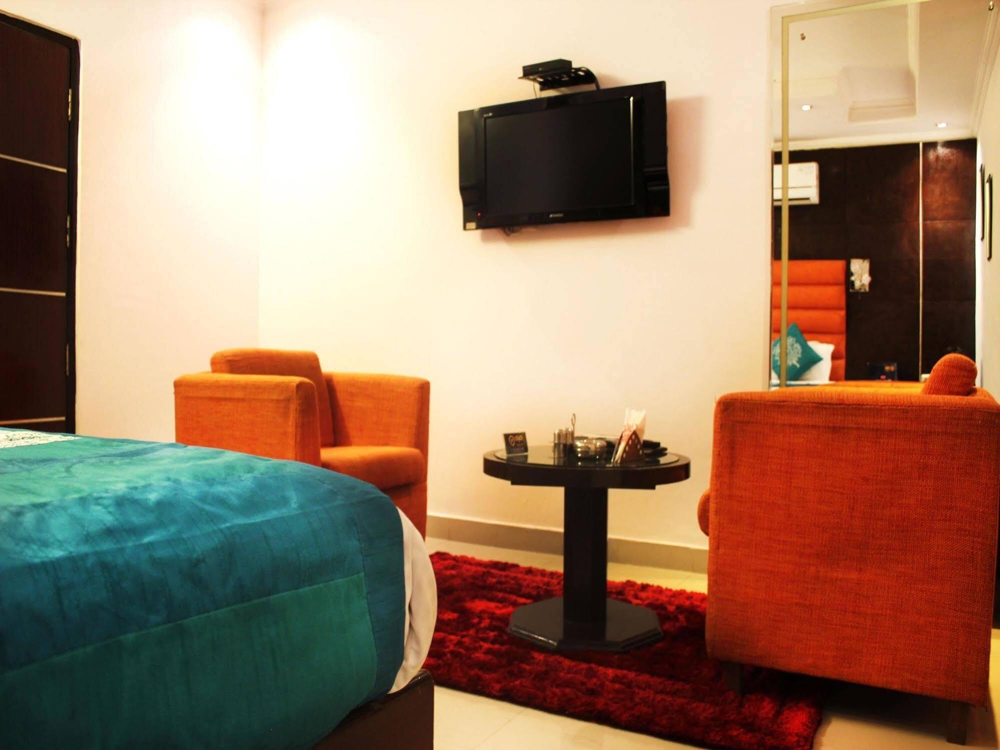פארידבד Hotel Rajmandir מראה חיצוני תמונה