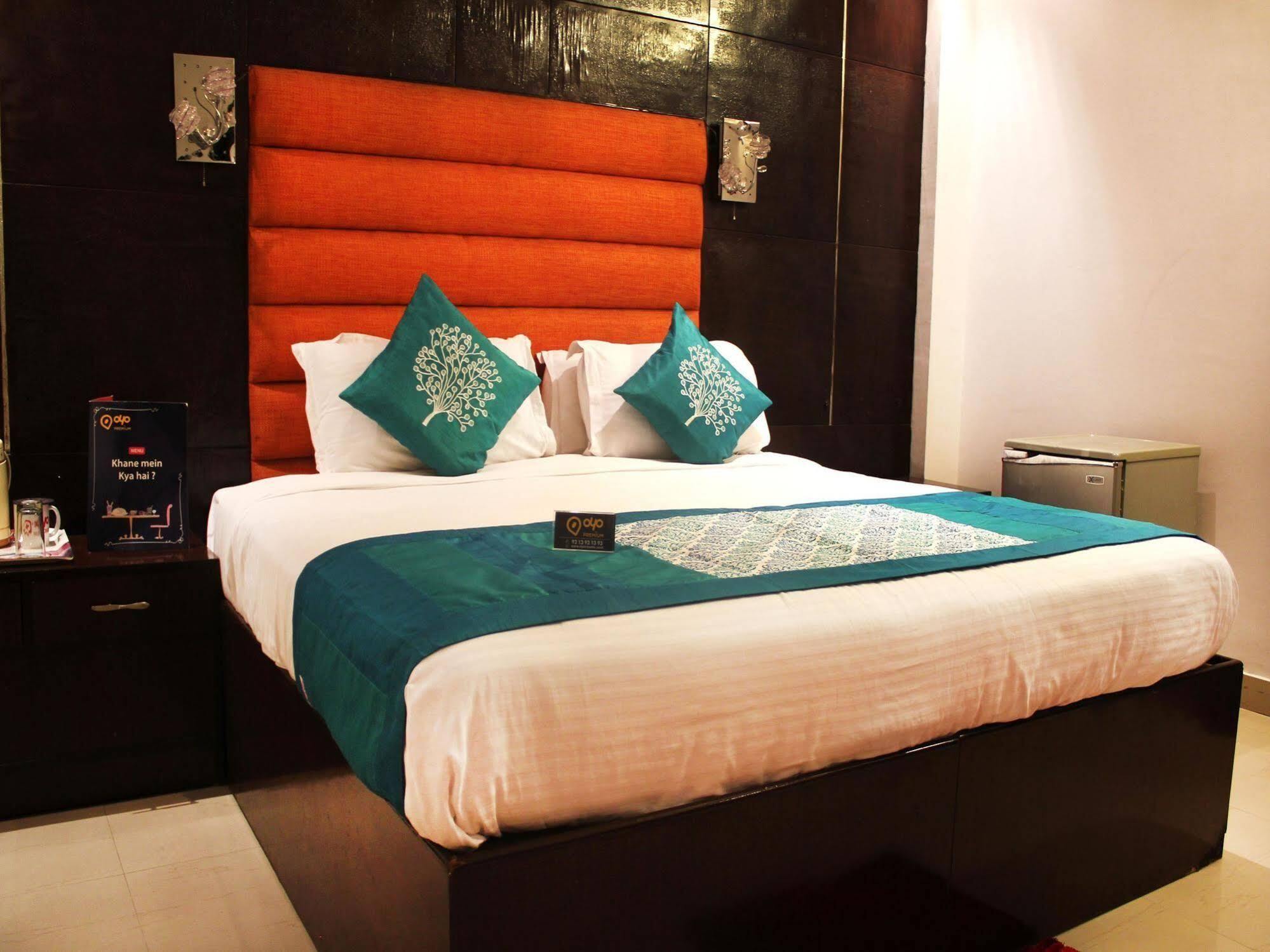 פארידבד Hotel Rajmandir מראה חיצוני תמונה